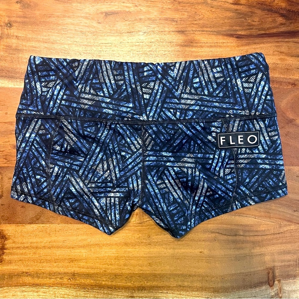 EUC Fleo shorts, Navy Geo LRC, size small